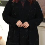 ⁦عباية مطرزة بشك اسود فمخة 0891⁩ - الصورة ⁦2⁩