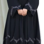 ⁦عباية دبل كلوش مطرزة بنحاسي على اكمام و اسفل 0895⁩ - الصورة ⁦2⁩