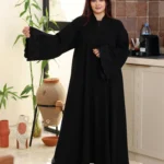 ⁦عباية كلوش مطرزة بالاسود ورود 0902⁩ - الصورة ⁦4⁩