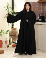 ⁦عباية كلوش مطرزة بالاسود ورود 0902⁩ - الصورة ⁦4⁩