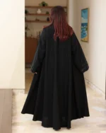 ⁦عباية كلوش ورود بشك اسود 0903⁩ - الصورة ⁦6⁩