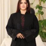⁦عباية كتف ورود اسود 0905⁩ - الصورة ⁦2⁩