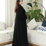 ⁦عباية جودة كريب مطرزه بشك اسود على اكمام 0906⁩ - الصورة ⁦4⁩