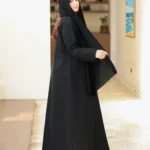 ⁦عباية بليزر اسود من امام قصة موج 0911⁩ - الصورة ⁦3⁩