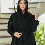 ⁦عباية كتف مطرزة كامل بورود مع الطرحة 0914⁩ - الصورة ⁦3⁩