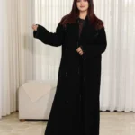 ⁦عباية سلطانة محددة بدقات اسود و ابيض⁩ - الصورة ⁦4⁩